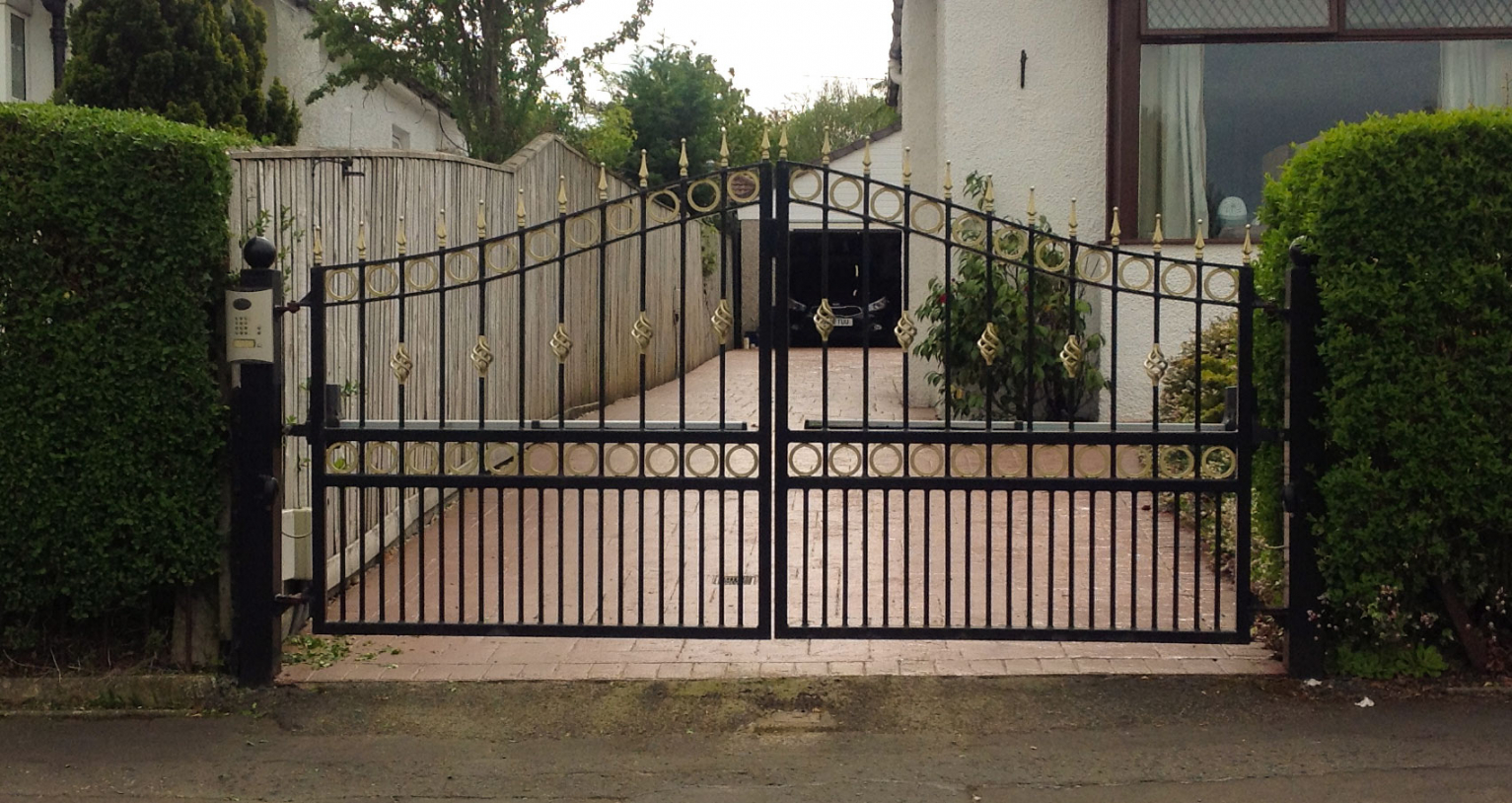 Abbey Gates: Metal Driveway Gates in Glasgow